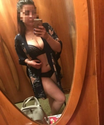 🌟 Живу в Москве, поэтому мои услуги доступны тем, кто хочет насладиться моим обаянием. Я люблю создавать комфортную и расслабляющую атмосферу, чтобы ты смог забыть о повседневных проблемах и насладиться моими нежными прикосновениями. 💕
У меня множество возможностей, чтобы удовлетворить даже самые необычные желания. Я могу предложить массаж и эротические игры, чтобы разбудить твои чувства. 💆♂️ Также я открыта для экспериментов и готова попробовать новые вещи, чтобы заставить тебя себя чувствовать особенным. ⚡
Мои клиенты часто отмечают мою красоту и профессионализм. Отзывы, которые я получаю, делают меня чуть красноречивее 😊. Не стесняйся, смотри фото и приходи ко мне для незабываемого опыта. 📷 Почувствуйте волшебство и энергию Москвы вместе со мной, будь это ваш первый или сотый визит. С нетерпением жду встречи! ✨ Маришенька